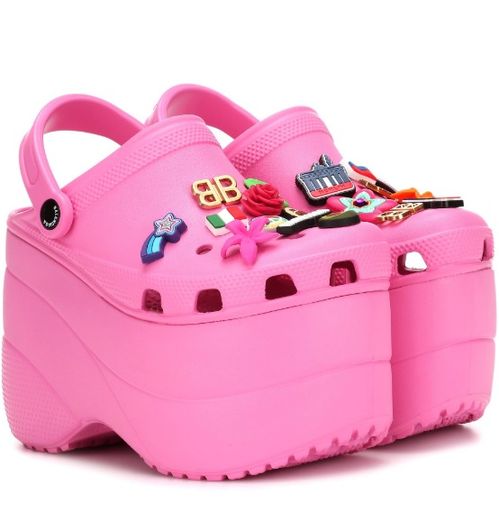 Crocs品牌关闭最后一批工厂后，捐赠10万双鞋彰显社会责任